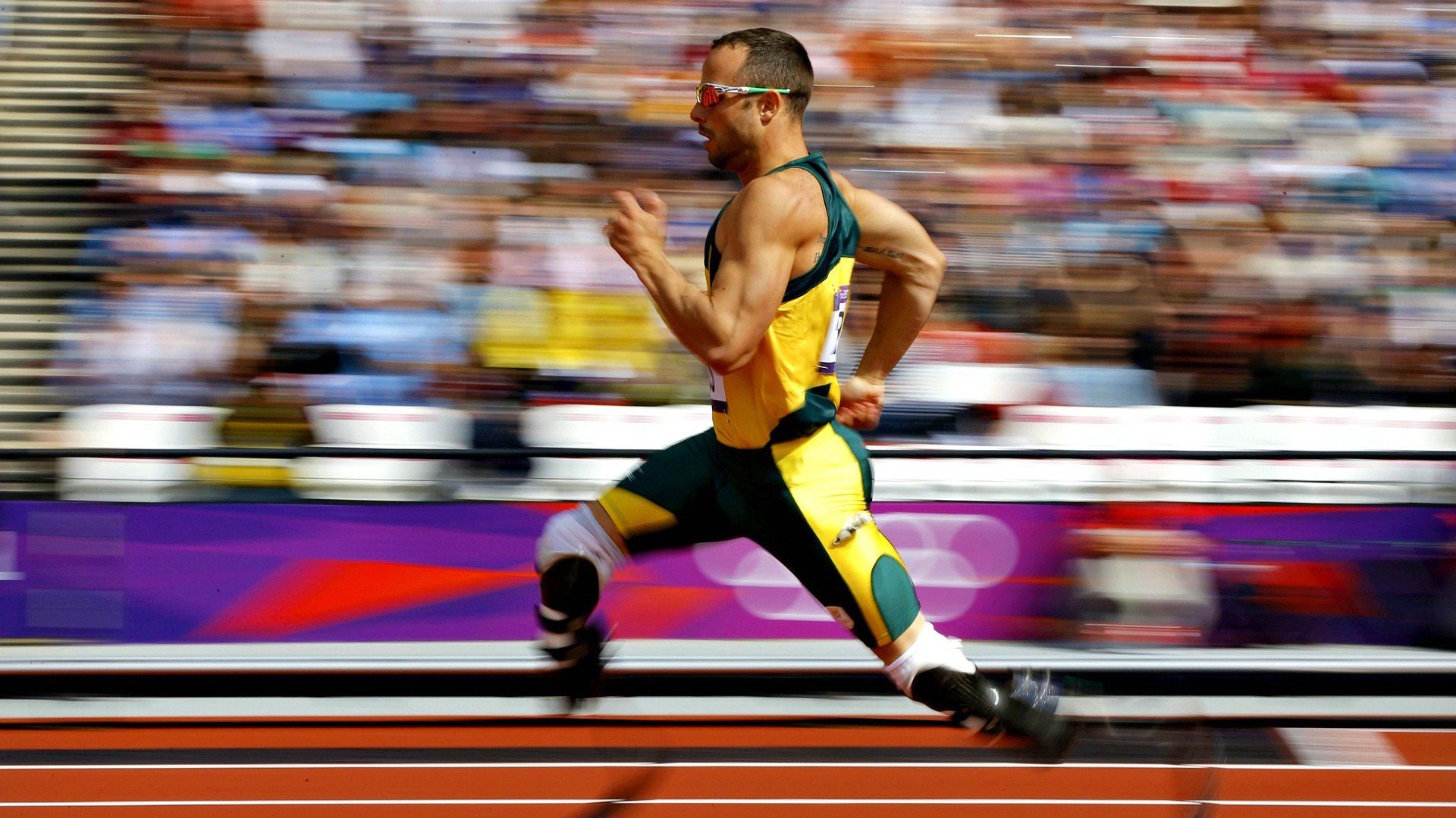 “天气考验：暴雨、雪雾的极端挑战”，天气预报的暴雨