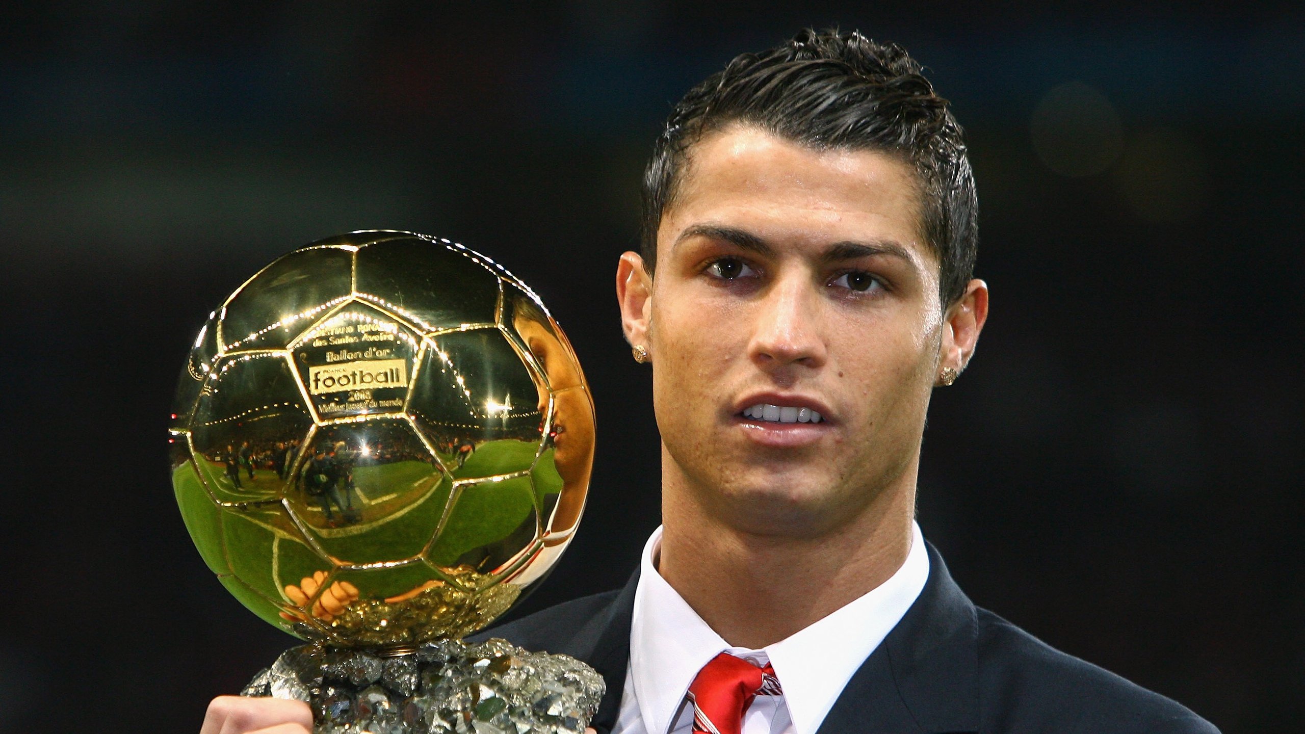 多地建立足球“校长”制，推动校园足球专业化发展，校园足球健全工作机制