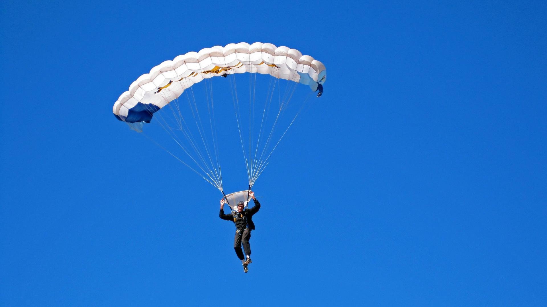 AYX官网-精英召集令：冠军队伍的“秘密武器”揭秘，精英召唤app